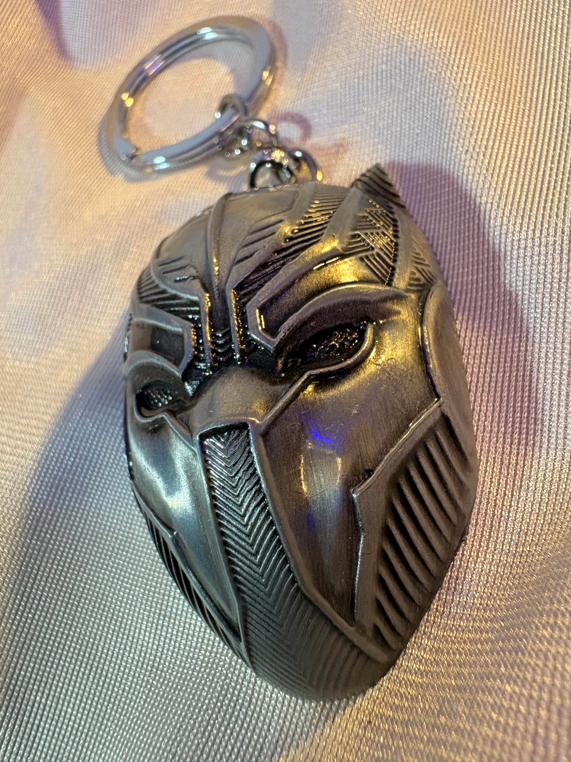 BLACK PANTHER MASK METALLIC KEYCHAIN - image 4