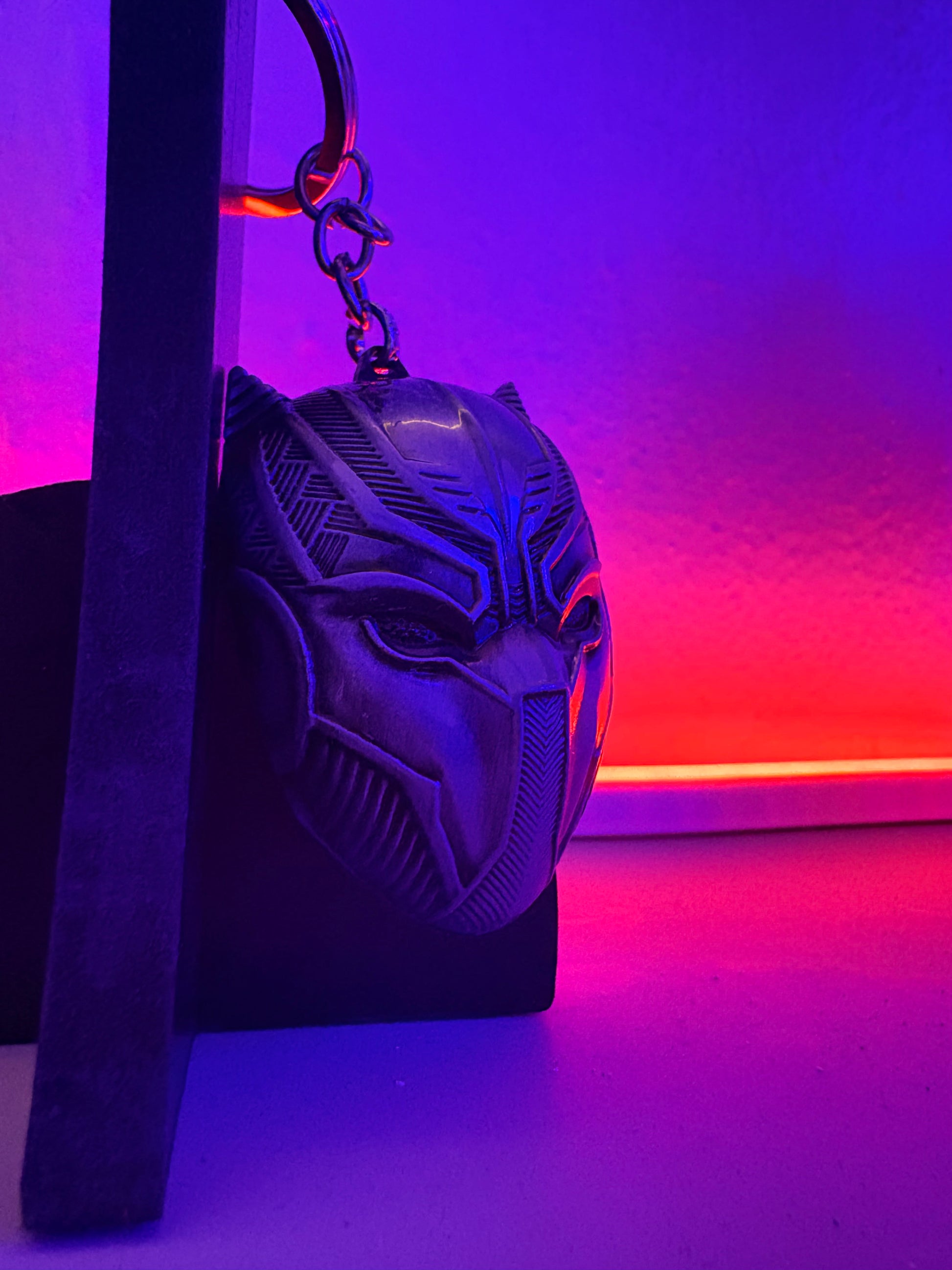 BLACK PANTHER MASK METALLIC KEYCHAIN - image 2