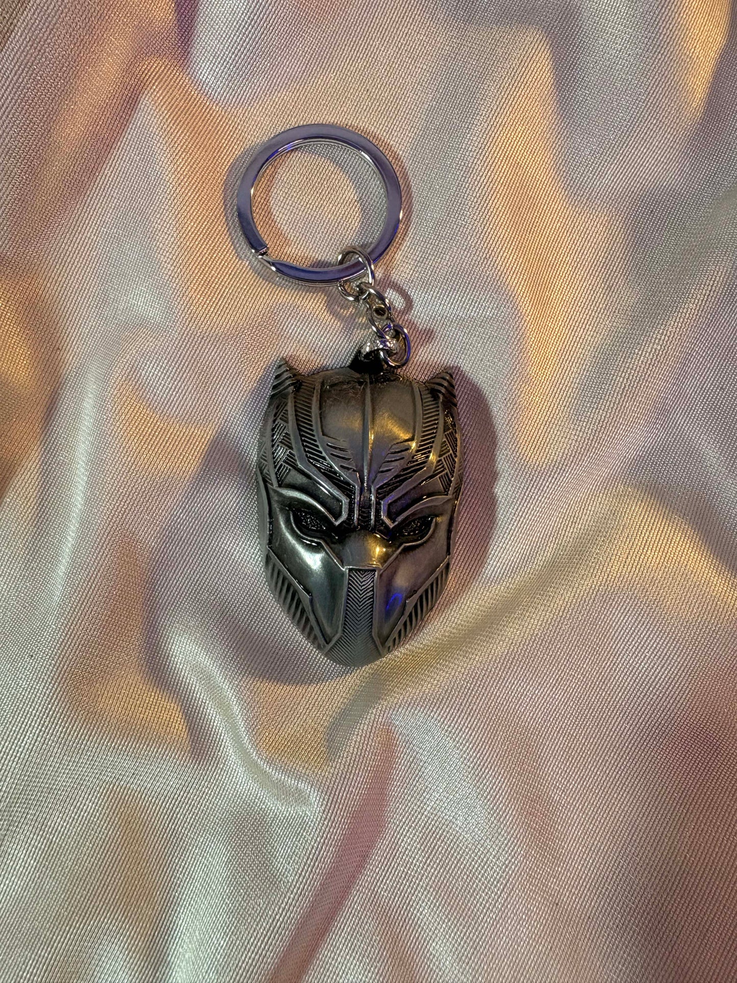 BLACK PANTHER MASK METALLIC KEYCHAIN - image 3