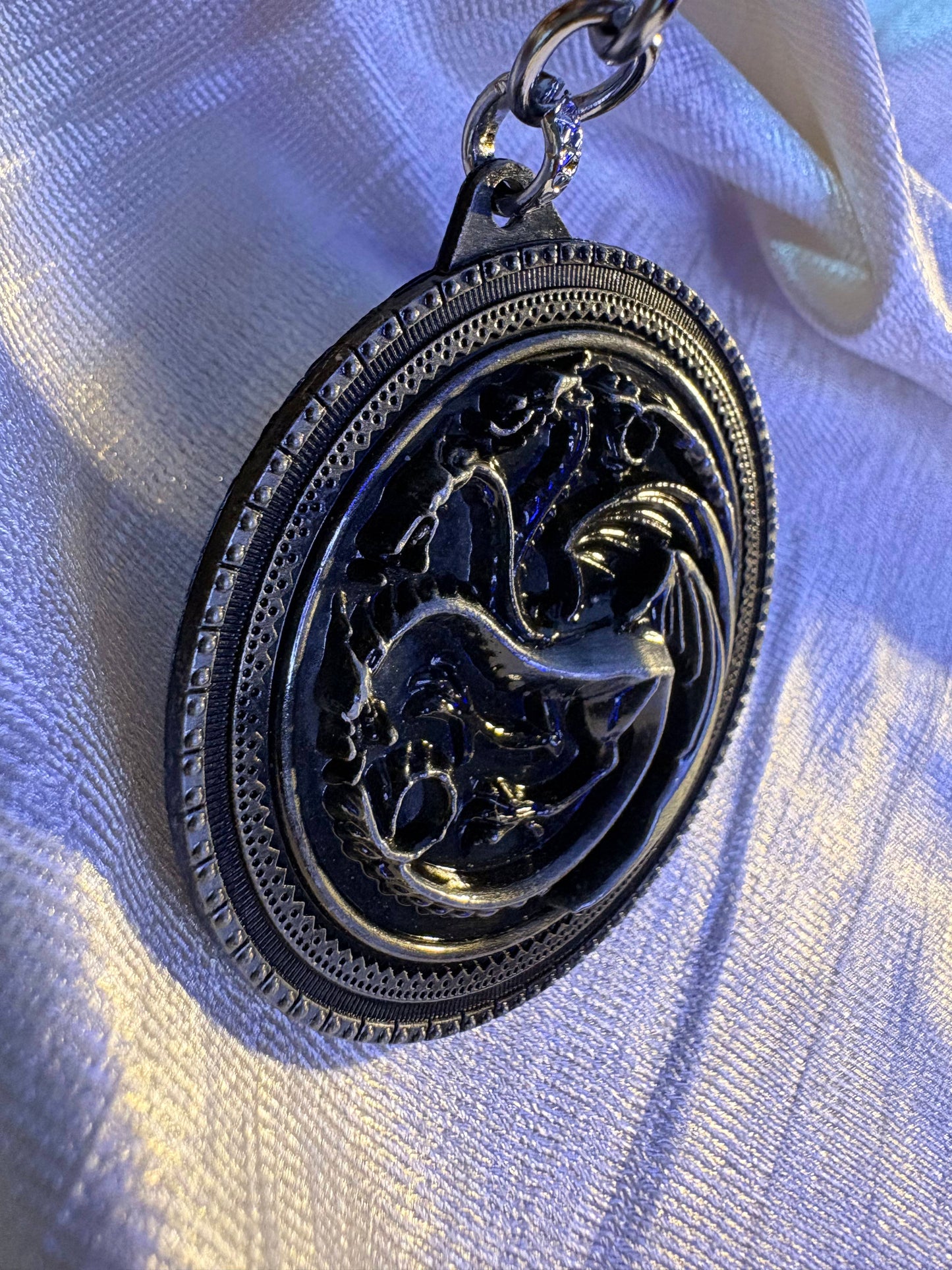 HOUSE TARGARYEN METALLIC KEYCHAIN