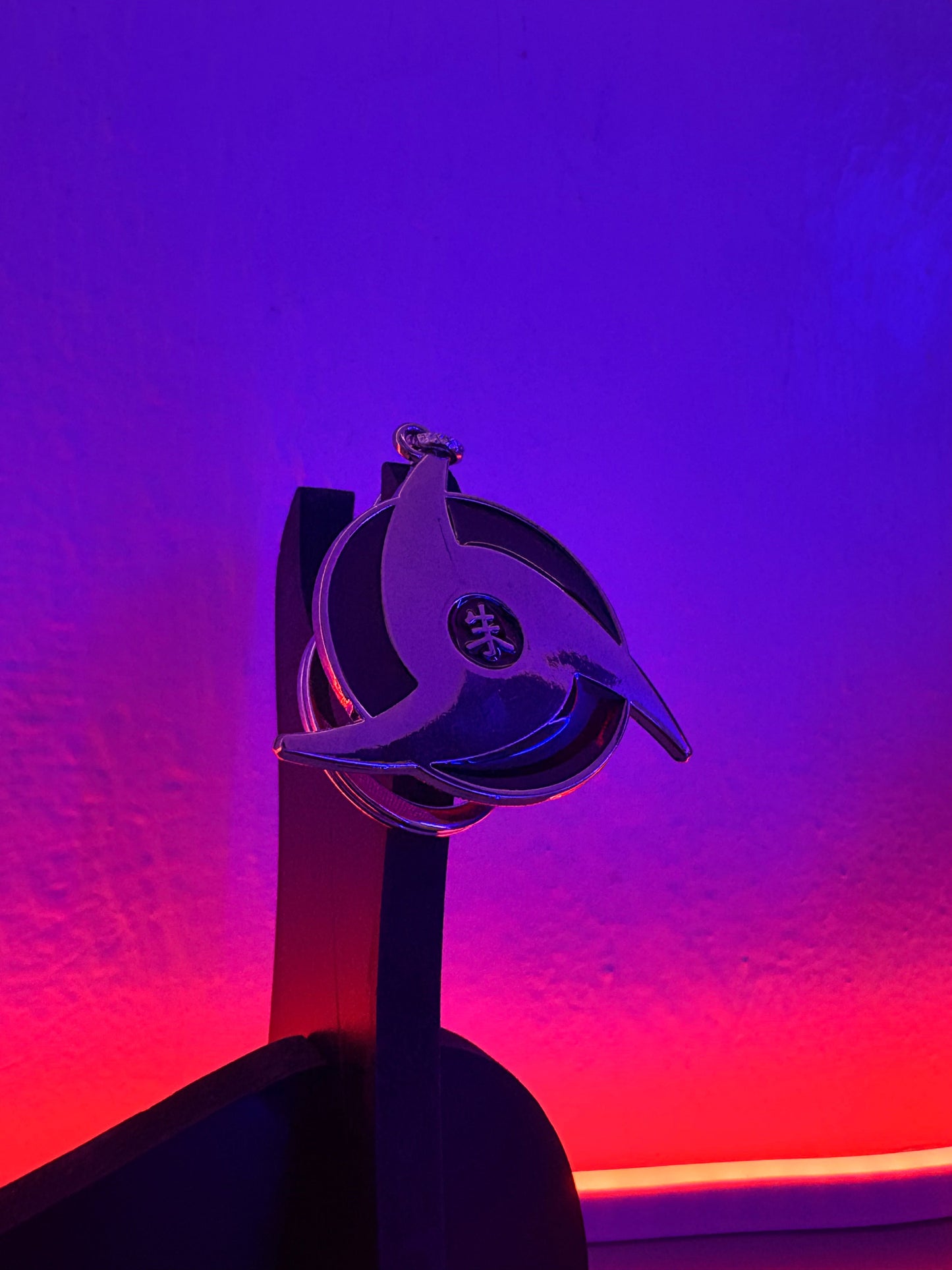 Itachi Uchiha Akatsuki "Shu" Metal Keychain (Naruto)