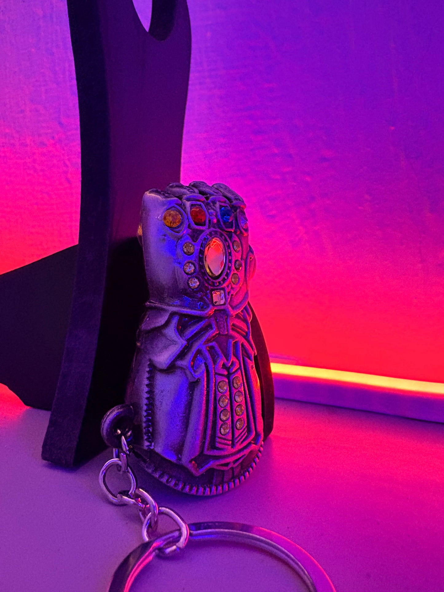 Thanos Infinity Gauntlet Metal Keychain with Stones (Marvel)