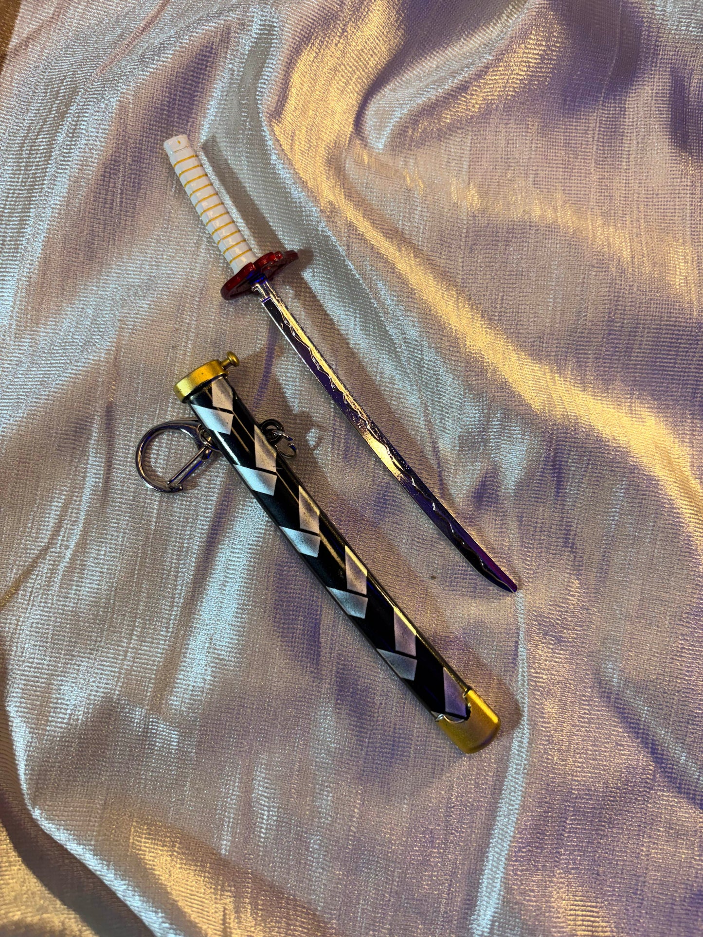 Miniature Anime Katana Sword Metal Keychain (White & Gold Hilt)