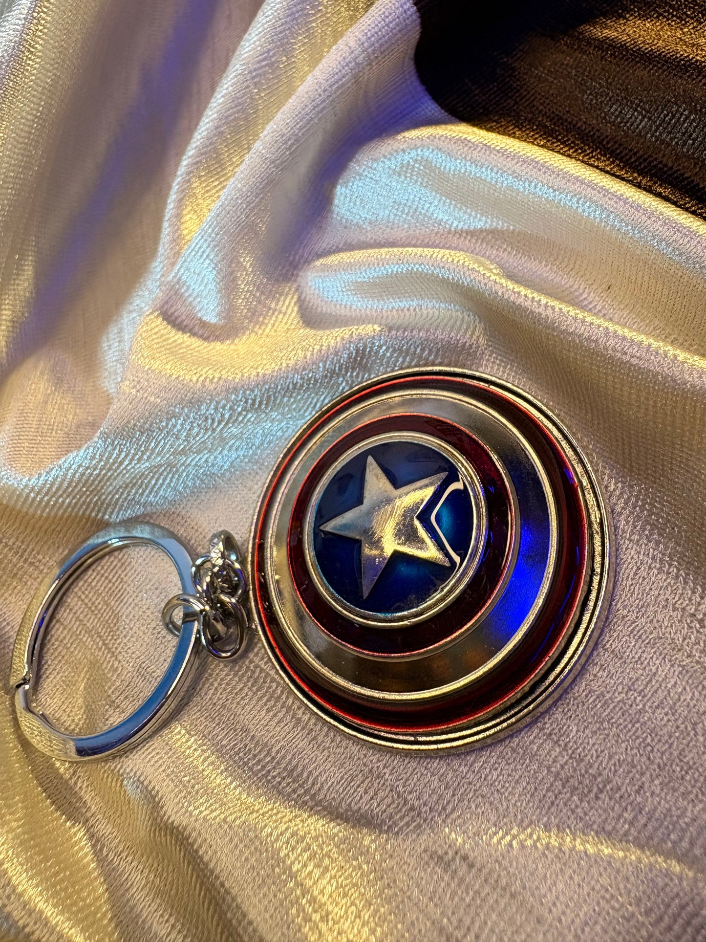 Captain America Classic Shield Metal Keychain (Marvel)